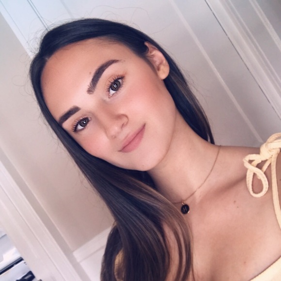 Meet your Posher, Hannah - Picture 1 of 1